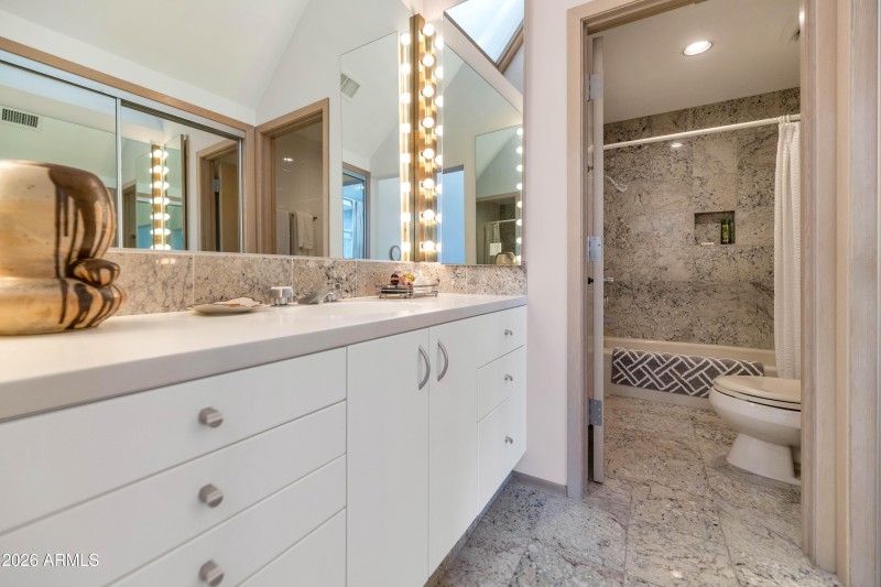 Ensuite Bathroom 3