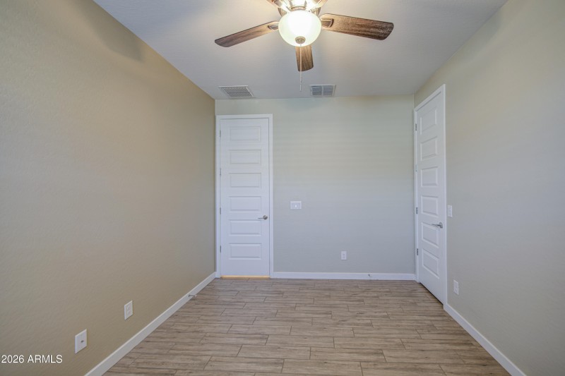 Bedroom 4-pic 2