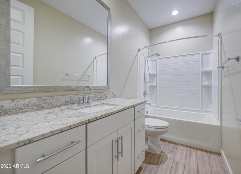 Bathroom 2-pic 2