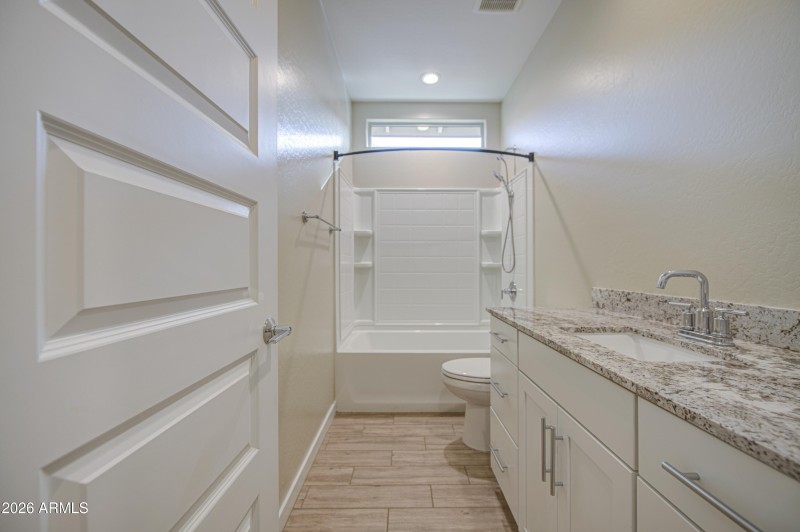 Bathroom 3-pic 1