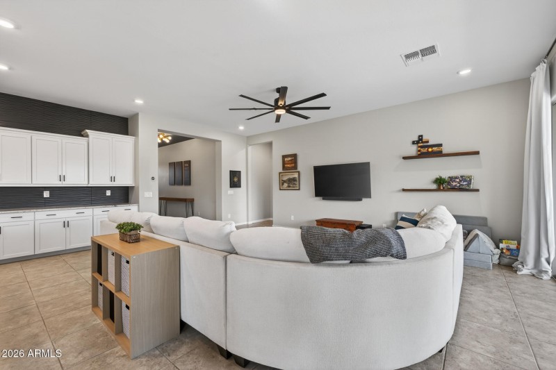 7)GREAT ROOM