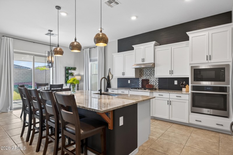 10)KITCHEN