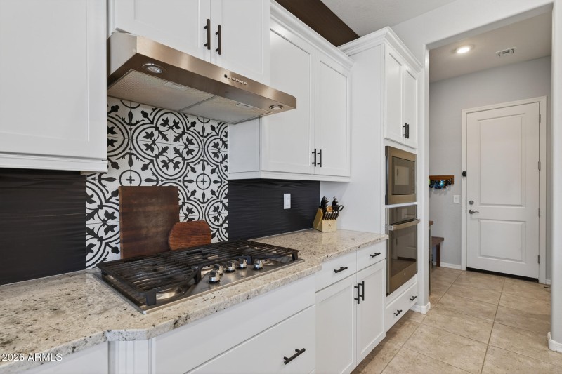 12)KITCHEN