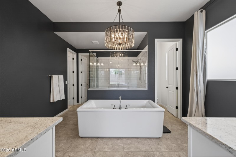 17)PRIMARY BATH