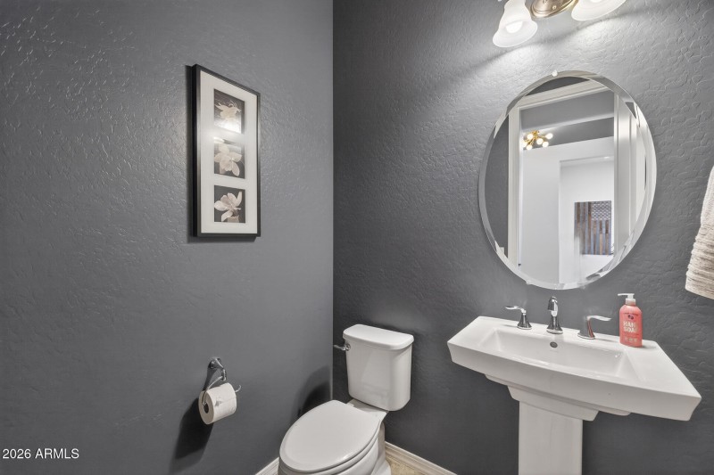 24)POWDER ROOM