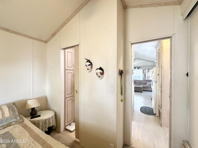 BATHROOM ENTRY/BEDROOM ENTRY