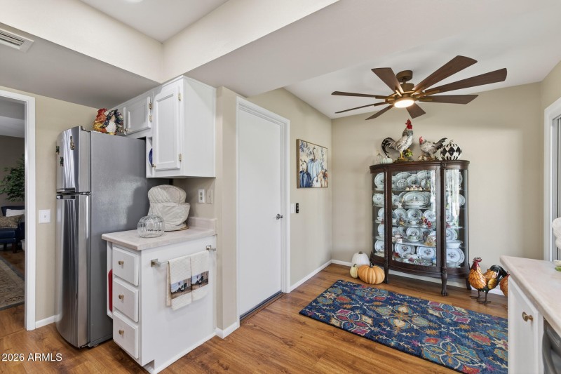 17)KITCHEN