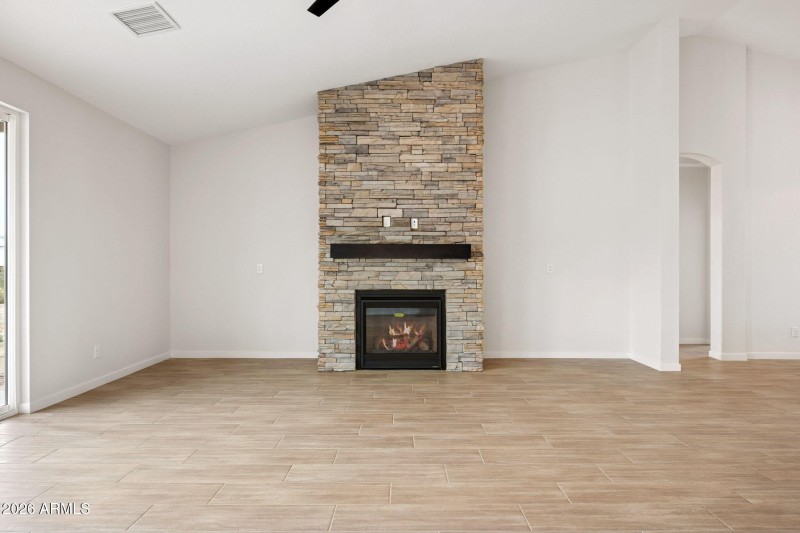 8-web-or-mls-20122-w-hazelwood-st
