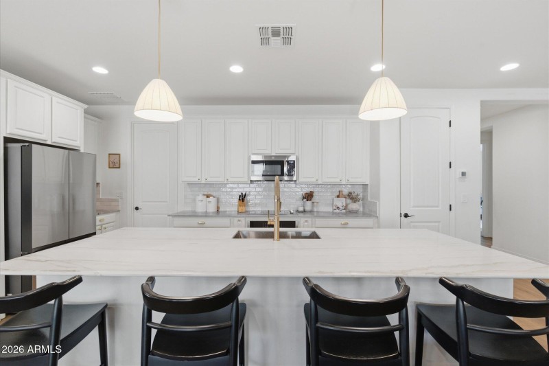 Island w Classic Ogee Edge