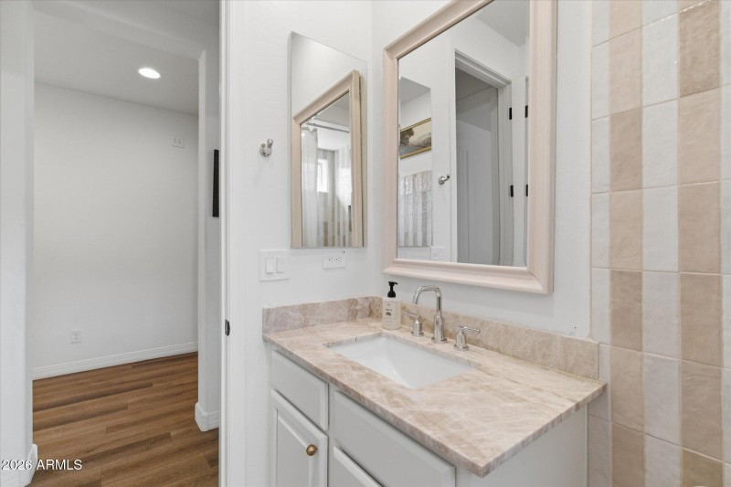 Vanity w Taj Mahal Stone