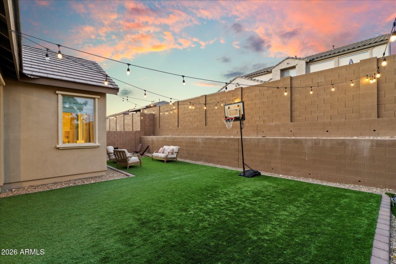 Cozy Outdoor w String Lights