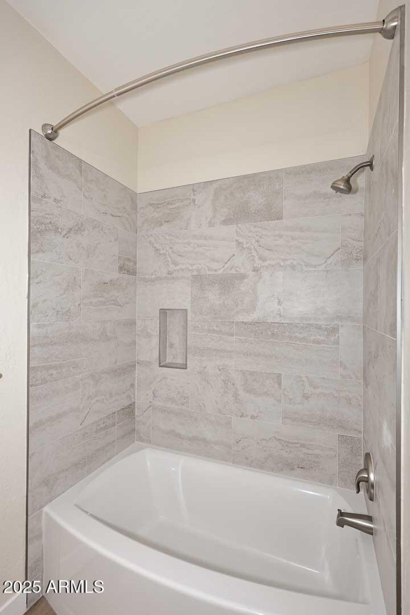 Guest Bath-Tub