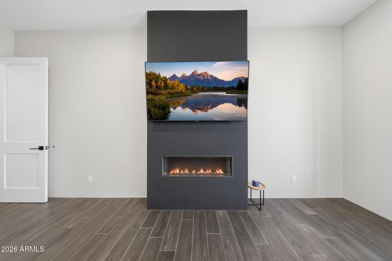 Fireplace in master!
