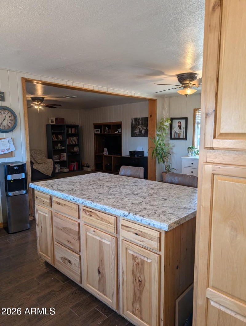 Kitchen/Island/Breakfast Bar