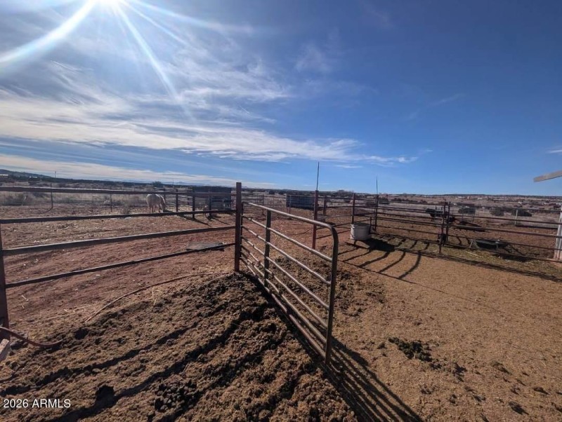 Corrals W/Shelters