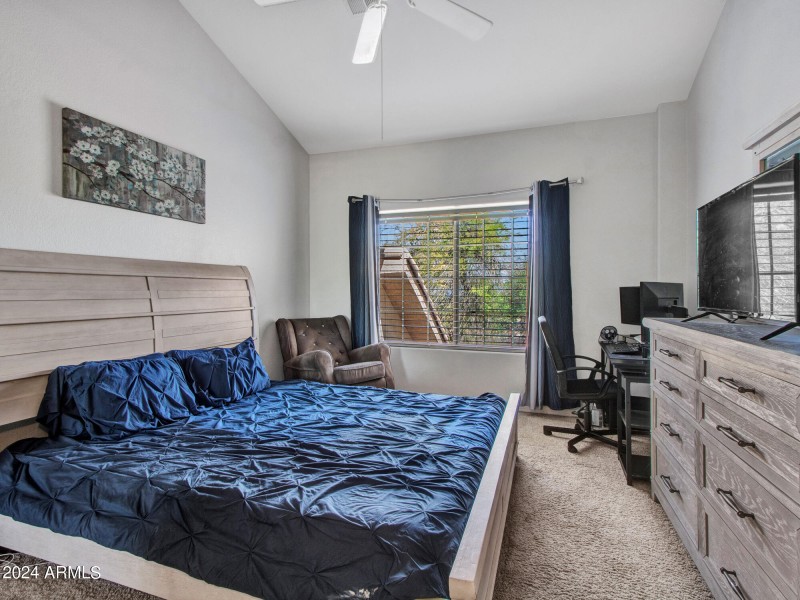 08-Master Bedroom (1)
