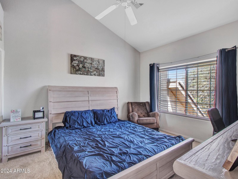 08-Master Bedroom (2)