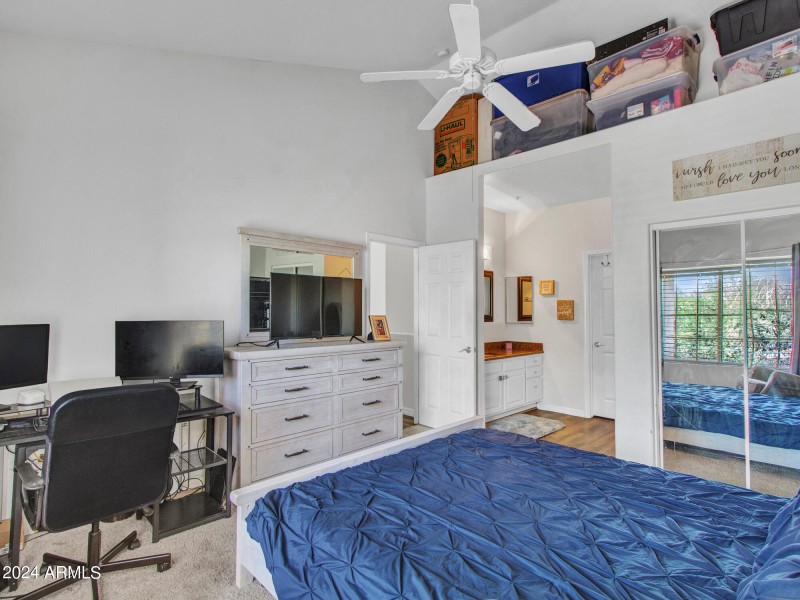 08-Master Bedroom (3)