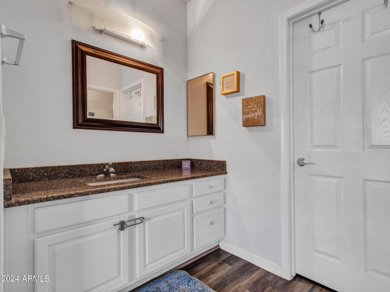 09-Master Bath (1)
