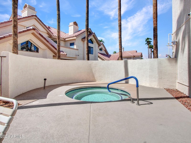 14-Community Pool - Jaquzzi (1)