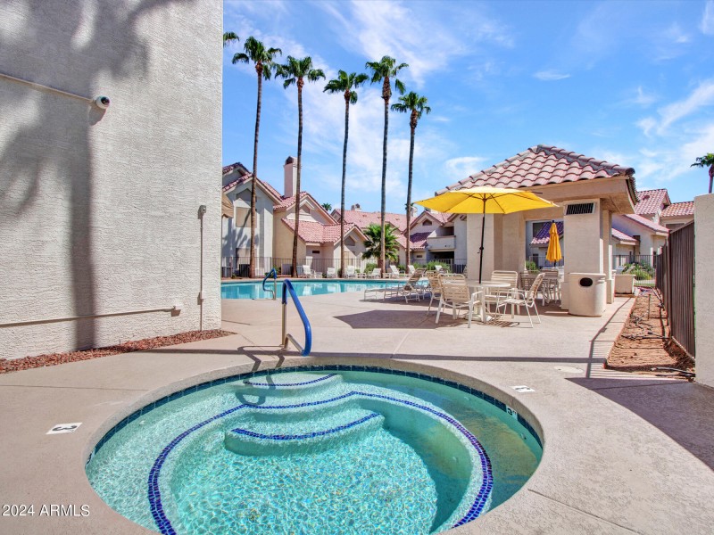 14-Community Pool - Jaquzzi (2)