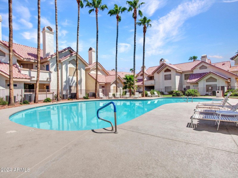 15-Community Pool - Pool (1)