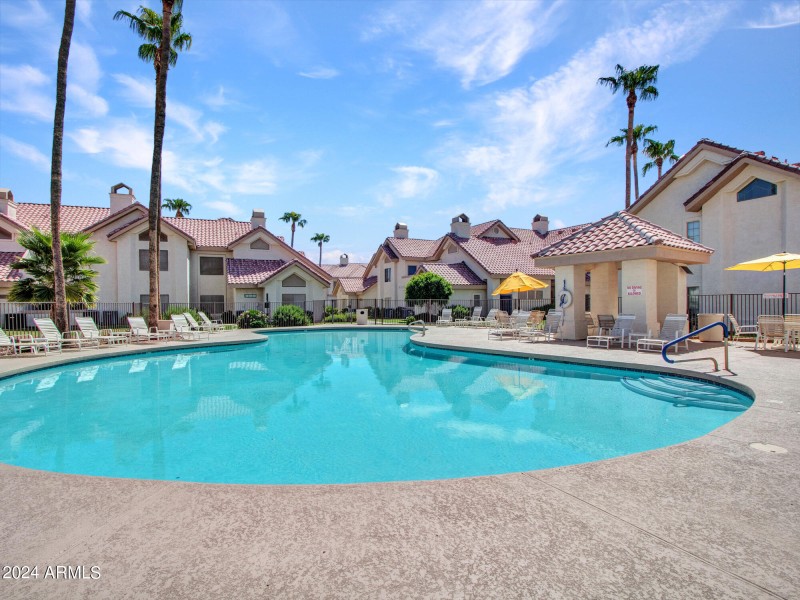 15-Community Pool - Pool (2)