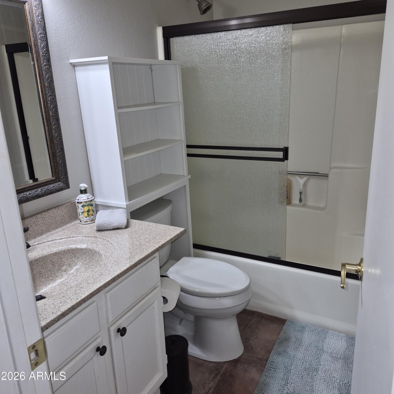 spare bathroom2