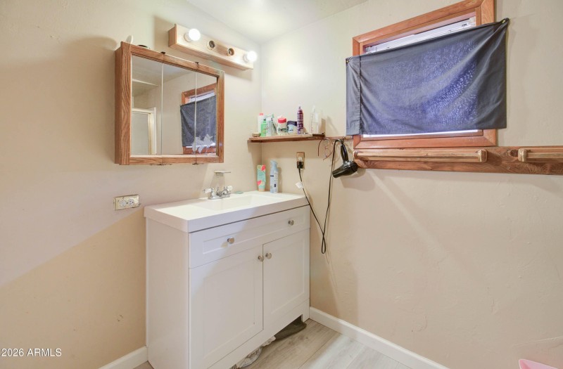 317 W 1st Ave-22