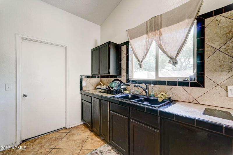 10002 W Mariposa St-4