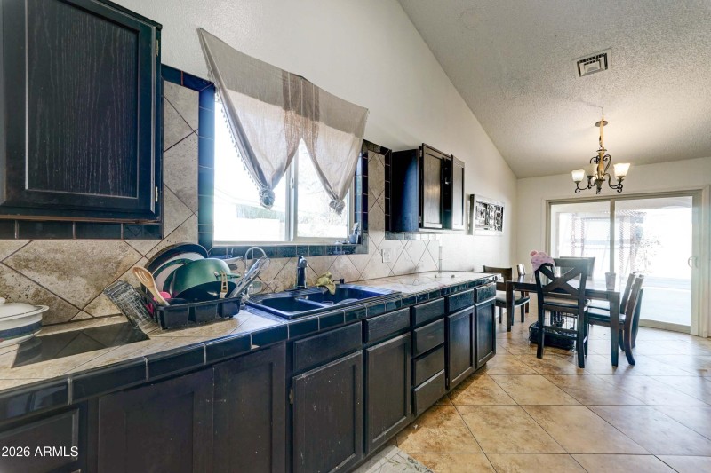 10002 W Mariposa St-7