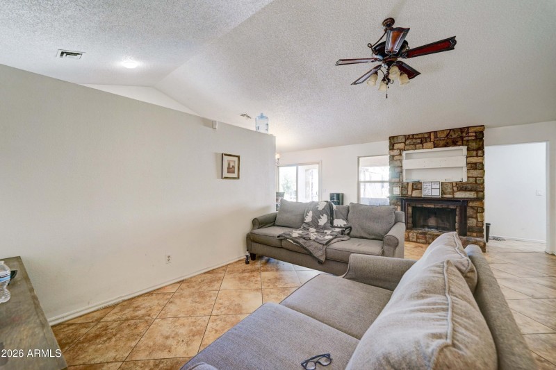 10002 W Mariposa St-9