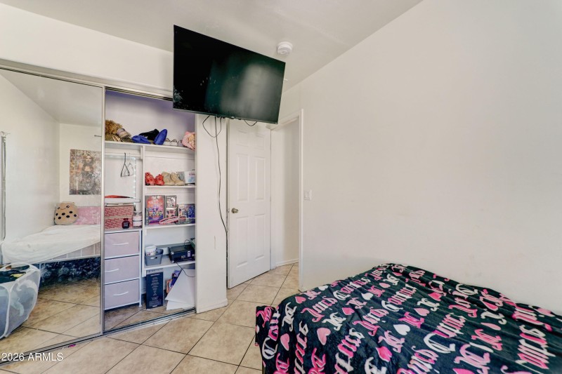 10002 W Mariposa St-25