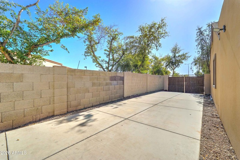 10002 W Mariposa St-29