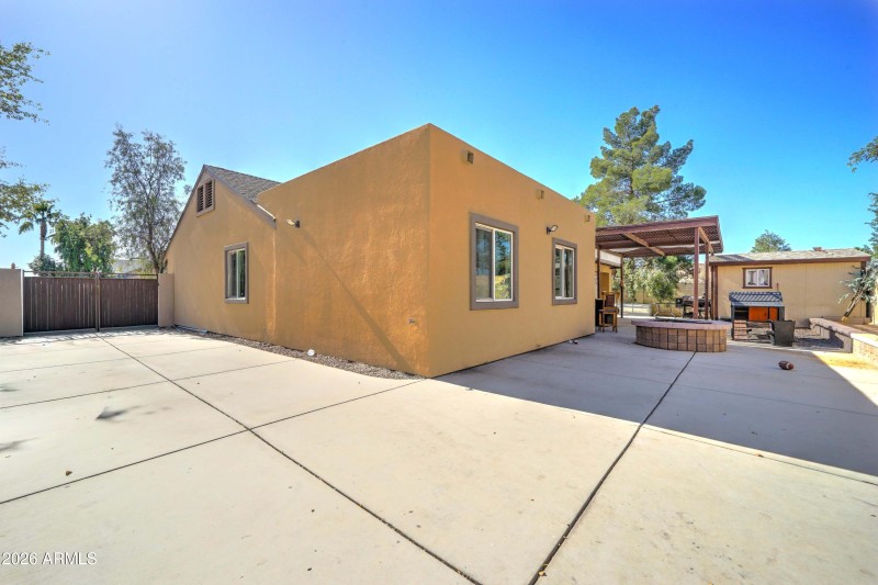 10002 W Mariposa St-31