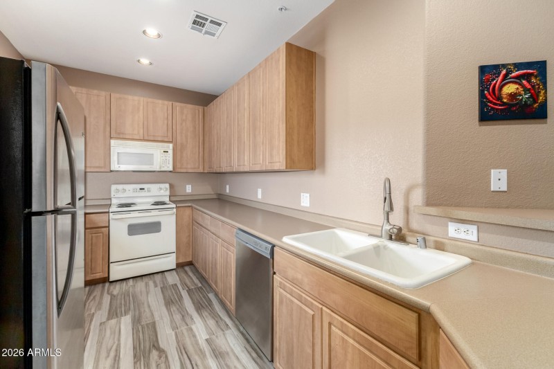 Kitchen (New dishwasher!)