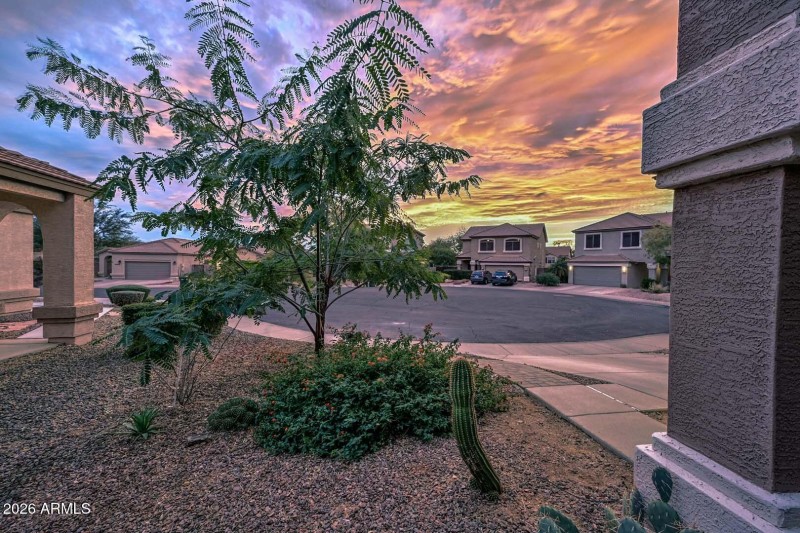 Sunset-Cul-de-sac Lot