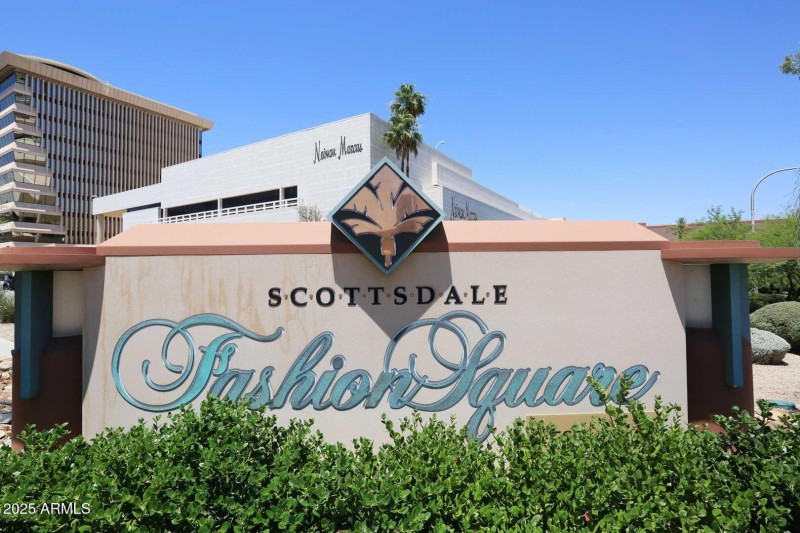 FASHION SQUARE MALL