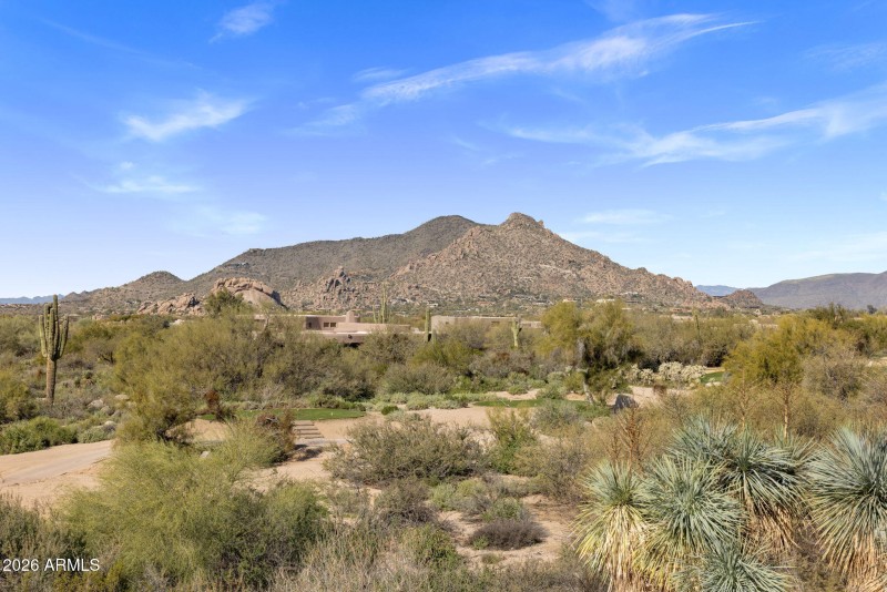 2 Acre Grounds with Views