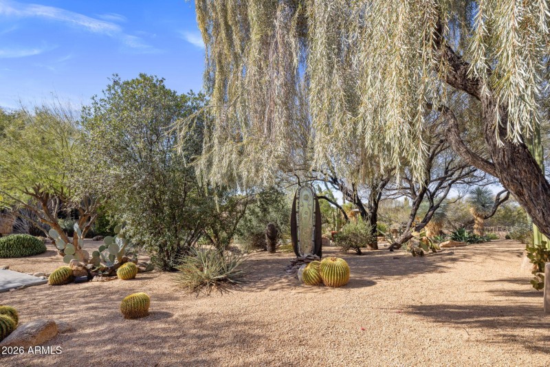 2 Acre Grounds