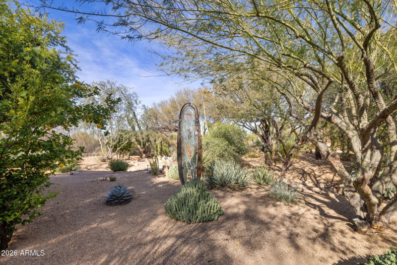2 Acre Grounds
