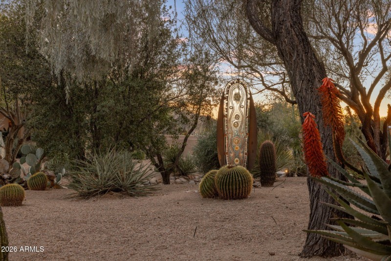 2 Acre Grounds