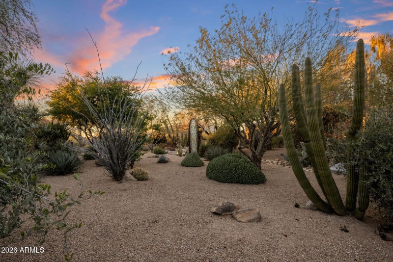 2 Acre Grounds