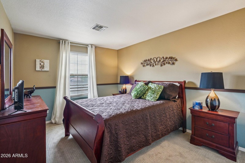 28-web-or-mls-N Cavalier Dr-S1702-028