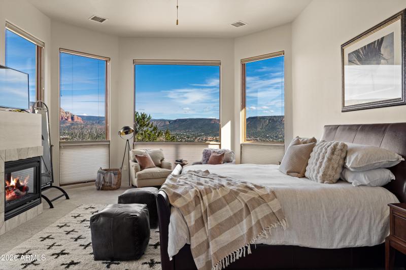 JL_220CrystalSky-primaryBedroom-revisit-