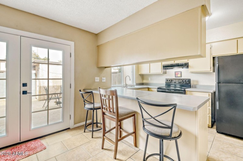 Kitchen:Dining