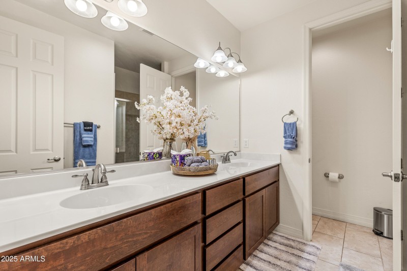 Dual Sinks & Private H20 Closet