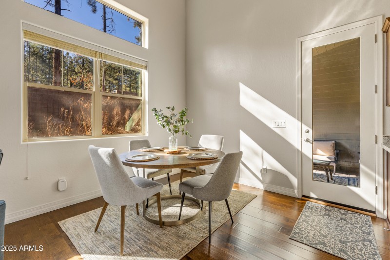 Light & Bright Eat-In Kitchen
