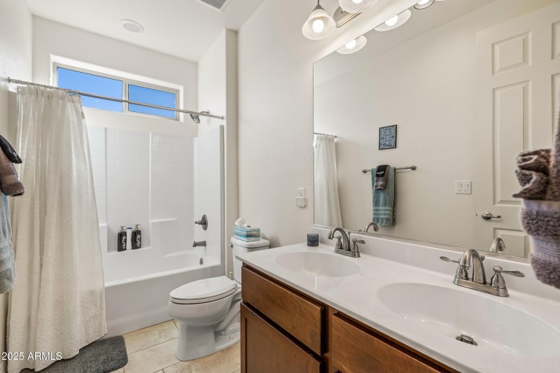Full Secondary Bathroom Upstairs