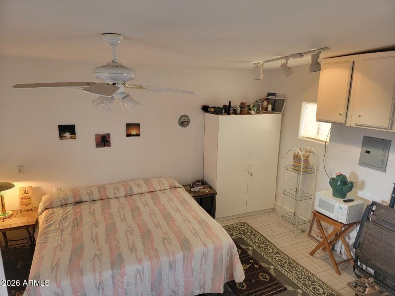 220 Az room-guest bedroom